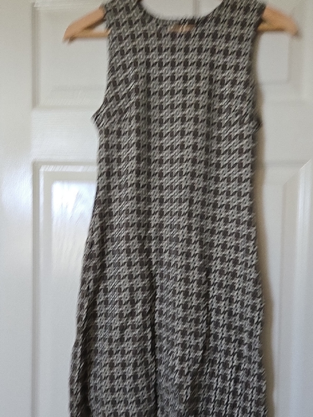Banana Republic Size 0 Black, Cream And Taupe Houndstooth Sleeveless Dress